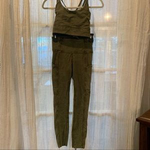 Lululemon Green Matching Sports Bra and Leggings. Great condition.